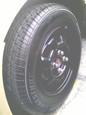 ขอบ 13    กะทะ 4 รู 100 มม.  พร้อมยาง 175/70R13 ชุด 4 ล้อ TEL.081-427-3941