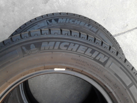 205/70R15 MICHELIN AGILIS ปี 2013 มี 2 เส้น TEL.081-427-3941 205/70R15 MICHELIN AGILIS ปี 2013 มี 2 เส้น TEL.081-427-3941