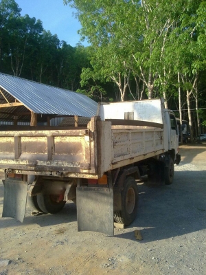 รถนิสสัน 6 ล้อดั้ม  120  แรงม้า.  ปี 46  สนใจติดต่อ 081 - 6079515