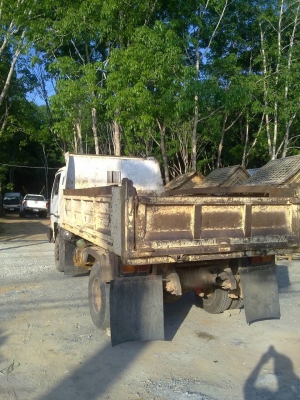 รถนิสสัน 6 ล้อดั้ม  120  แรงม้า.  ปี 46  สนใจติดต่อ 081 - 6079515