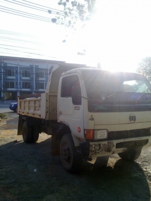 รถนิสสัน 6 ล้อดั้ม  120  แรงม้า.  ปี 46  สนใจติดต่อ 081 - 6079515