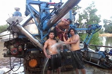 ขายรถเกี่ยวข้าว วิชาญการช่าง 280,000ราคาต่อรองได้ครับ เลิกกิจการครับ0621392425