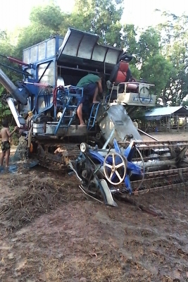 ขายรถเกี่ยวข้าว วิชาญการช่าง 280,000ราคาต่อรองได้ครับ เลิกกิจการครับ0621392425 ขายรถเกี่ยวข้าว วิชาญการช่าง 280,000ราคาต่อรองได้ครับ เลิกกิจการครับ0621392425