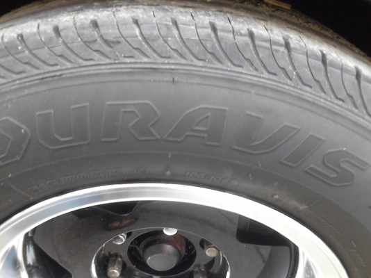 215/70R15 BRIDGESTONE DURAVIS R611 มีชุด 4 เส้น ปี 2013 TEL.081-427-3941 215/70R15 BRIDGESTONE DURAVIS R611 มีชุด 4 เส้น ปี 2013 TEL.081-427-3941