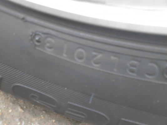 215/70R15 BRIDGESTONE DURAVIS R611 มีชุด 4 เส้น ปี 2013 TEL.081-427-3941 215/70R15 BRIDGESTONE DURAVIS R611 มีชุด 4 เส้น ปี 2013 TEL.081-427-3941