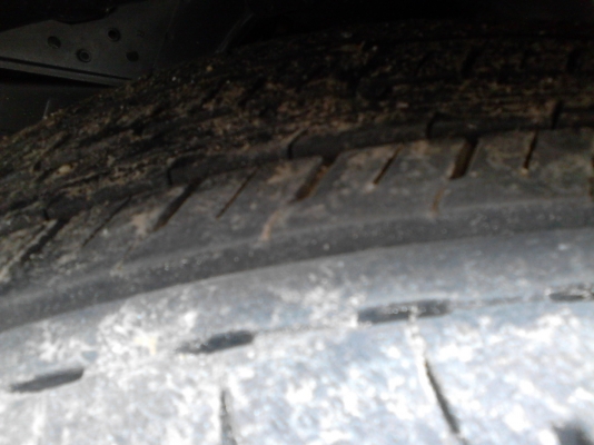 215/70R15 BRIDGESTONE DURAVIS R611 มีชุด 4 เส้น ปี 2013 TEL.081-427-3941 215/70R15 BRIDGESTONE DURAVIS R611 มีชุด 4 เส้น ปี 2013 TEL.081-427-3941