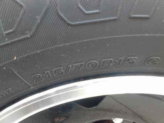 215/70R15 BRIDGESTONE DURAVIS R611 มีชุด 4 เส้น ปี 2013 TEL.081-427-3941 215/70R15 BRIDGESTONE DURAVIS R611 มีชุด 4 เส้น ปี 2013 TEL.081-427-3941