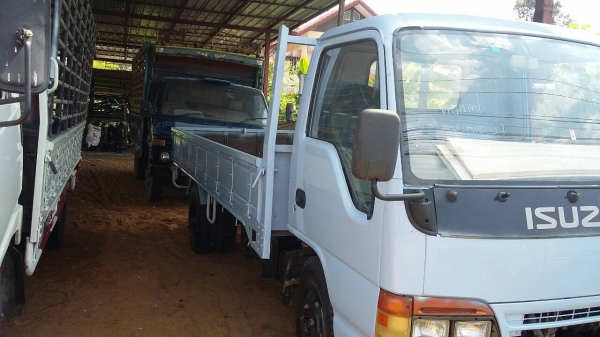 ขายด่วน isuzu nkr 110 hp 6ล้อ