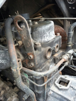 รถนิสสัน UD  10  ล้อ หัวลาก 180 แรงม้า. ปี 34  (  * ขายตามสภาพ. / มีขาย 2 คัน.  )   สนใจติดต่อ 081 - 6079515