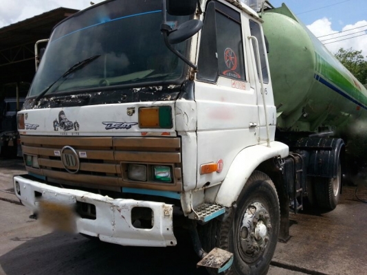 รถนิสสัน UD  10  ล้อ หัวลาก 180 แรงม้า. ปี 34  (  * ขายตามสภาพ. / มีขาย 2 คัน.  )   สนใจติดต่อ 081 - 6079515