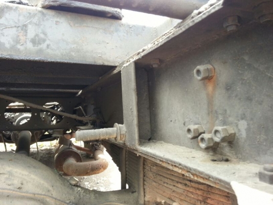 รถนิสสัน UD  10  ล้อ หัวลาก 180 แรงม้า. ปี 34  (  * ขายตามสภาพ. / มีขาย 2 คัน.  )   สนใจติดต่อ 081 - 6079515