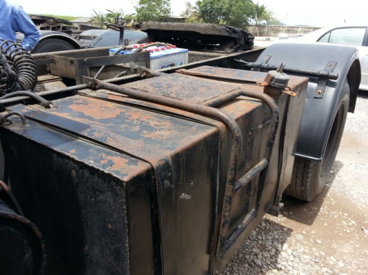 รถนิสสัน UD  10  ล้อ หัวลาก 180 แรงม้า. ปี 34  (  * ขายตามสภาพ. / มีขาย 2 คัน.  )   สนใจติดต่อ 081 - 6079515