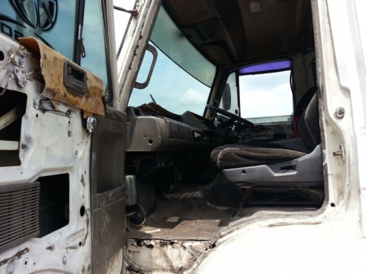 รถนิสสัน UD  10  ล้อ หัวลาก 180 แรงม้า. ปี 34  (  * ขายตามสภาพ. / มีขาย 2 คัน.  )   สนใจติดต่อ 081 - 6079515