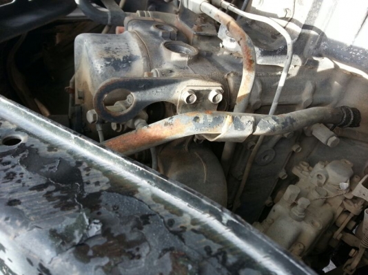 รถนิสสัน UD  10  ล้อ หัวลาก 180 แรงม้า. ปี 34  (  * ขายตามสภาพ. / มีขาย 2 คัน.  )   สนใจติดต่อ 081 - 6079515