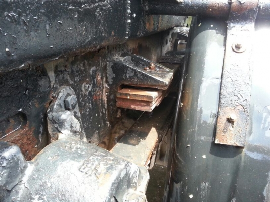 รถนิสสัน UD  10  ล้อ หัวลาก 180 แรงม้า. ปี 34  (  * ขายตามสภาพ. / มีขาย 2 คัน.  )   สนใจติดต่อ 081 - 6079515