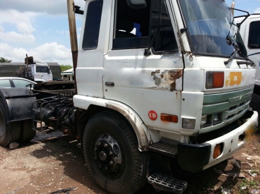 รถนิสสัน UD  10  ล้อ หัวลาก 180 แรงม้า. ปี 34  (  * ขายตามสภาพ. / มีขาย 2 คัน.  )   สนใจติดต่อ 081 - 6079515