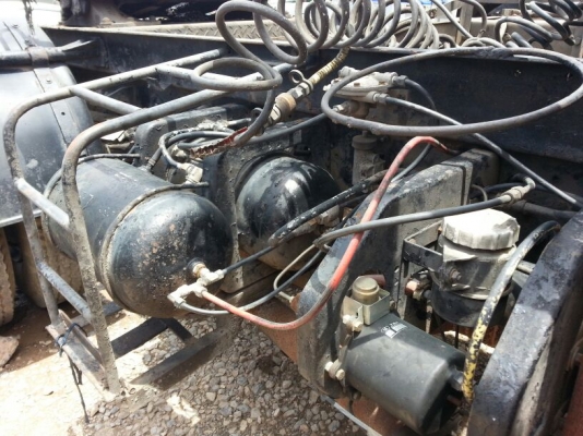 รถนิสสัน UD  10  ล้อ หัวลาก 180 แรงม้า. ปี 34  (  * ขายตามสภาพ. / มีขาย 2 คัน.  )   สนใจติดต่อ 081 - 6079515