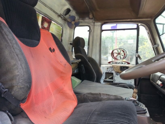 รถนิสสัน UD  10  ล้อ หัวลาก 180 แรงม้า. ปี 34  (  * ขายตามสภาพ. / มีขาย 2 คัน.  )   สนใจติดต่อ 081 - 6079515