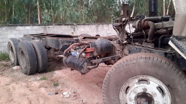 ขาย10ล้อ2เพลา หัวแชชซีFN527 เครื่อง220เทอร์โบว์ 10เกียร์ฟลูเลอร์ แชชซีสวย เครื่องฟิตใหม่ เอกสารเล่มทะเบียนพร้อมโอน พ.เพาเวอร์ เบรคทิ๊ฟฟี่