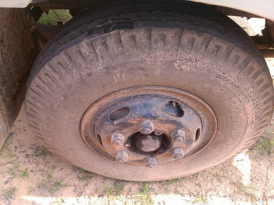 หกล้อ HINO FC 120ชุปเปอร์เสีย บรรทุกน้ำ7,000ลิตร พร้อมใช้งาน เล่มทะเบียนพร้อม☆☆☆ราคา465,000บ☆☆☆ต่อรองได้ครับ