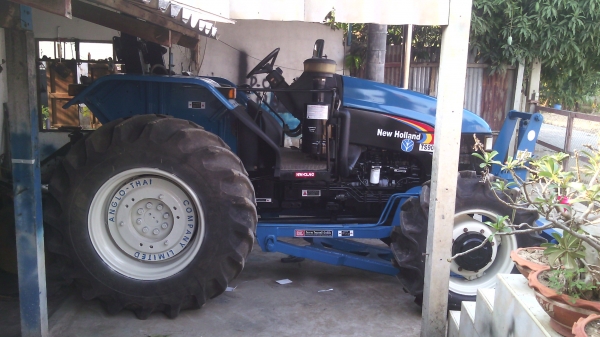 ขายNEWHOLLAND  รุ่นTS90   เป็นรถห้างแท้ๆสนใจ0810076640