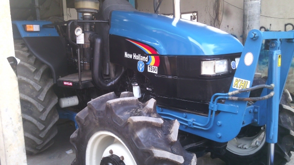 ขายNEWHOLLAND  รุ่นTS90   เป็นรถห้างแท้ๆสนใจ0810076640