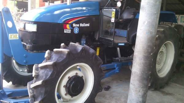 ขายNEWHOLLAND  รุ่นTS90   เป็นรถห้างแท้ๆสนใจ0810076640