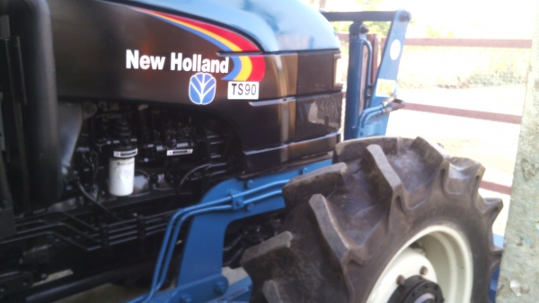 ขายNEWHOLLAND  รุ่นTS90   เป็นรถห้างแท้ๆสนใจ0810076640