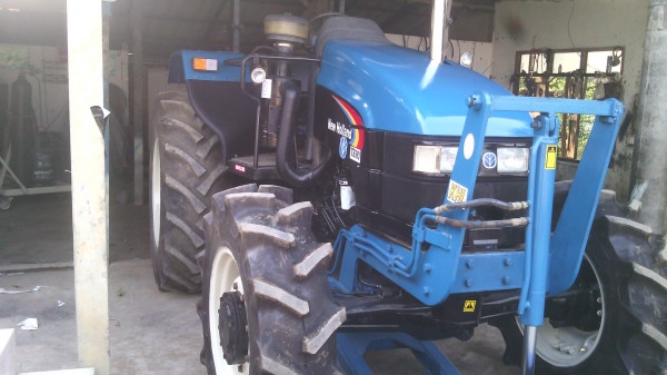 ขายNEWHOLLAND  รุ่นTS90   เป็นรถห้างแท้ๆสนใจ0810076640