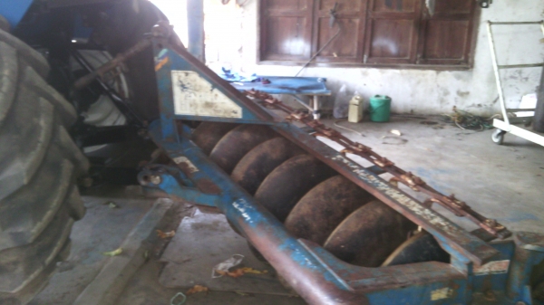 ขายNEWHOLLAND  รุ่นTS90   เป็นรถห้างแท้ๆสนใจ0810076640