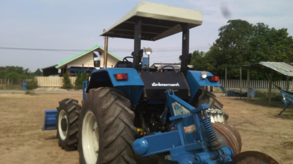ขายNEWHOLLAND  รุ่นTS90   เป็นรถห้างแท้ๆสนใจ0810076640