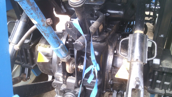 ขายNEWHOLLAND  รุ่นTS90   เป็นรถห้างแท้ๆสนใจ0810076640