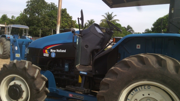 ขายNEWHOLLAND  รุ่นTS90   เป็นรถห้างแท้ๆสนใจ0810076640
