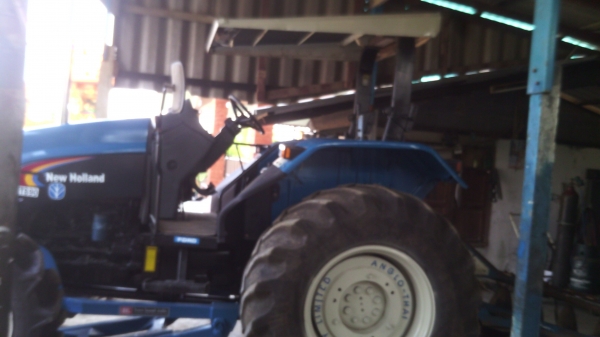 ขายNEWHOLLAND  รุ่นTS90   เป็นรถห้างแท้ๆสนใจ0810076640