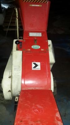 เครื่องบดย่อยกิ่งไม้ 22000 บาทครับ