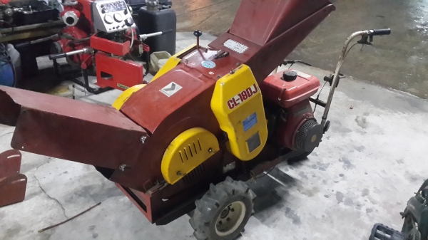 เครื่องบดย่อยกิ่งไม้ 22000 บาทครับ