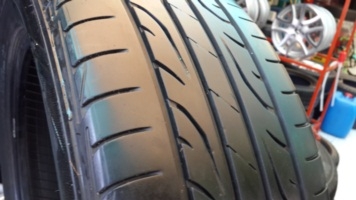 ขายยาง215/55/17 ยาง DUNLOP SP SPORT  LM 704 ปี 13  ( 1ชุด )