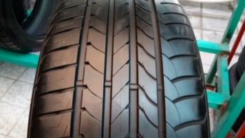 ขายยาง225/45/18 ยาง GOOD YEAR  Effieient grip ปี 12 ( 2เส้น )