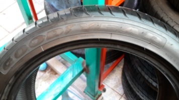 ขายยาง225/45/18 ยาง GOOD YEAR  Effieient grip ปี 12 ( 2เส้น )