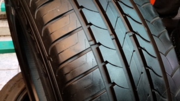 ขายยาง225/45/18 ยาง GOOD YEAR  Effieient grip ปี 12 ( 2เส้น )