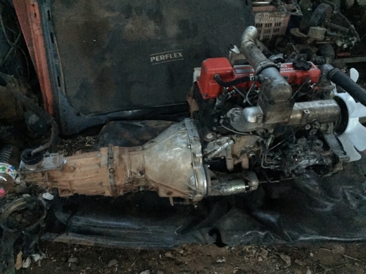 ขายเครื่องยนต์Nissan Big-M  ฝาแดงพร้อมเกียร์