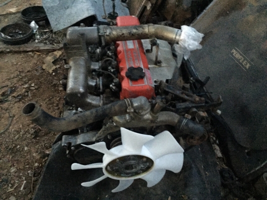 ขายเครื่องยนต์Nissan Big-M  ฝาแดงพร้อมเกียร์