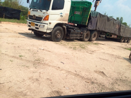 ขายด่วน  รถสิบล้อหัวลาก พร้อมหางพื้นเรียบสามเพลา   HINO  MEGA320  พร้อมใช้งาน เอกสารพร้อม