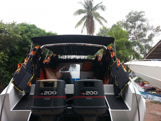 ขายเรือเร็ว 33 ฟุต เครื่องยามาฮ่า 200&times;2