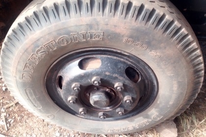 HINO SUMO FM227 - 220 HP EM100 สิบล้อดั๊มพ์ 2 เพลา กระบะดั๊มพ์มิเนียม 12 ตันสภาพดีสวยพร้อมบรรทุกหนักได้เลยครับ เครื่องยนต์เดิมๆเกียร์เดิมแรงดีไม่มีเยิ้ม หัวเก๋งสวยไม่มีผุภายในเก๋งคอนโซลสวยครบ พวงมาลัยเพาเวอร์ ระบบเบรคทริ๊ปฟี้ครบ ช่วงล่างแน่นคัชซีไม่มีบวม