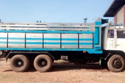 HINO SUMO FM227 - 220 HP EM100 สิบล้อดั๊มพ์ 2 เพลา กระบะดั๊มพ์มิเนียม 12 ตันสภาพดีสวยพร้อมบรรทุกหนักได้เลยครับ เครื่องยนต์เดิมๆเกียร์เดิมแรงดีไม่มีเยิ้ม หัวเก๋งสวยไม่มีผุภายในเก๋งคอนโซลสวยครบ พวงมาลัยเพาเวอร์ ระบบเบรคทริ๊ปฟี้ครบ ช่วงล่างแน่นคัชซีไม่มีบวม