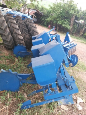 ขายเครื่องหยอดข้าวโพดรถไถฟรอ์ด
