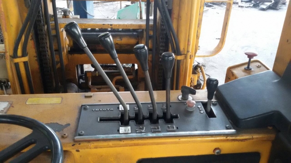 ขายฟอร์คลิฟต์ไฟฟ้าขนาด 1.4 ตัน แบตเตอร์รี่ในสภาพดี งาสไลท์ได้ ในราคา 75,000 บาท ต่อรองราคาได้ สนใจติดต่อ 081-917-6906 (คุณปิ่น)