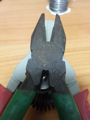 คีมปอกสายไฟ