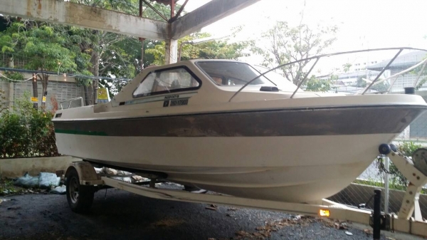 ขายเรือ Yamaha ยาว 6 เมตร เครื่อง Mercury 3.0 พวงมาลัยเพาเวอร์มีห้องเคบินหัวเรือกว้างขวาง